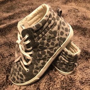 Old Navy faux animal print high top sneakers sz 3